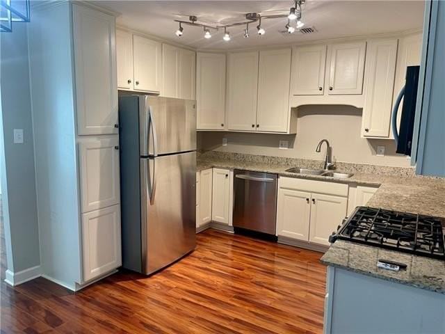 10613 Chadwick Dr - Photo 4 of 16