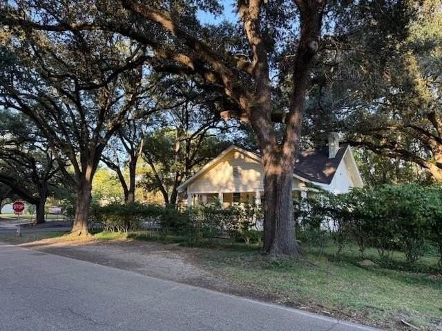 319 Edison St - Photo 2 of 17