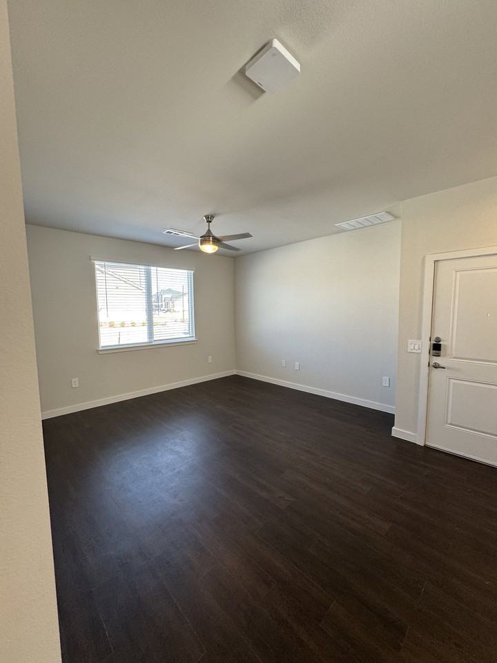 360 Elevon Parkway #8106 - Photo 3 of 8