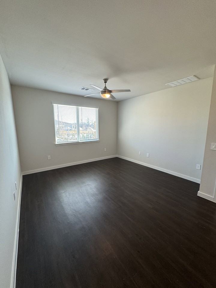 Elevon Pkwy #2102 - Photo 3 of 8