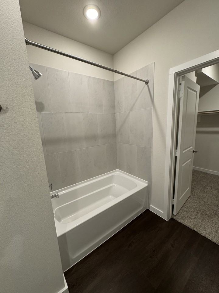 Elevon Pkwy #2102 - Photo 6 of 8