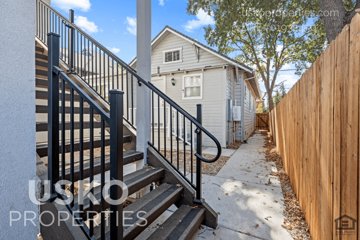 3125 3rd Ave #2 - Photo 3 of 23