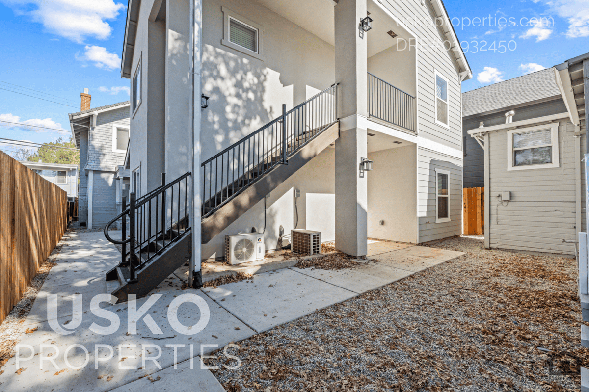 3125 3rd Ave #2 - Photo 4 of 23