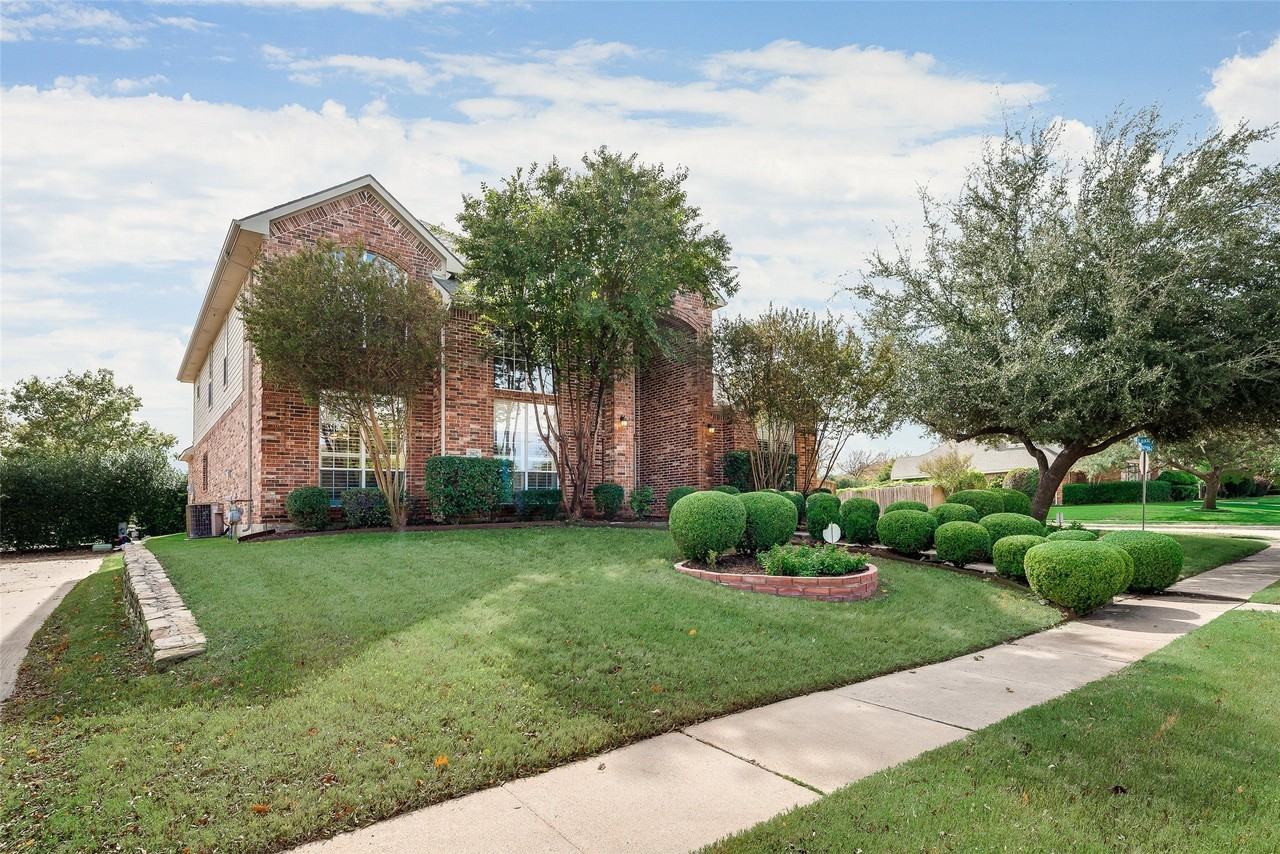 3902 Harlington Ln - Photo 2 of 31