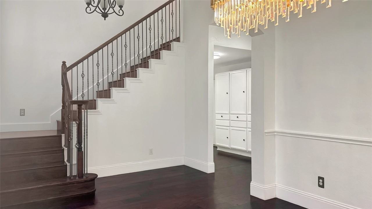 7848 Ravens Cliff Dr - Photo 6 of 33