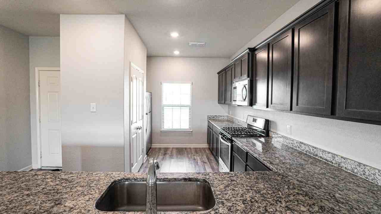 3012 Villegas Way - Photo 4 of 34