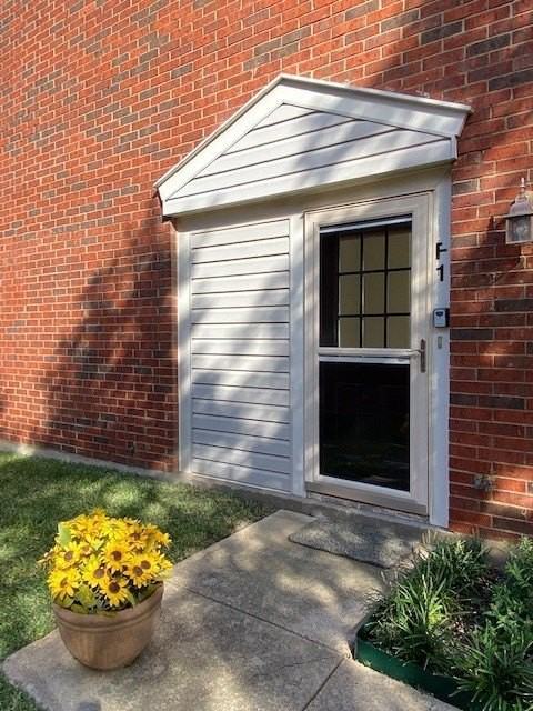 226 Samuel Blvd #F1 - Photo 2 of 20