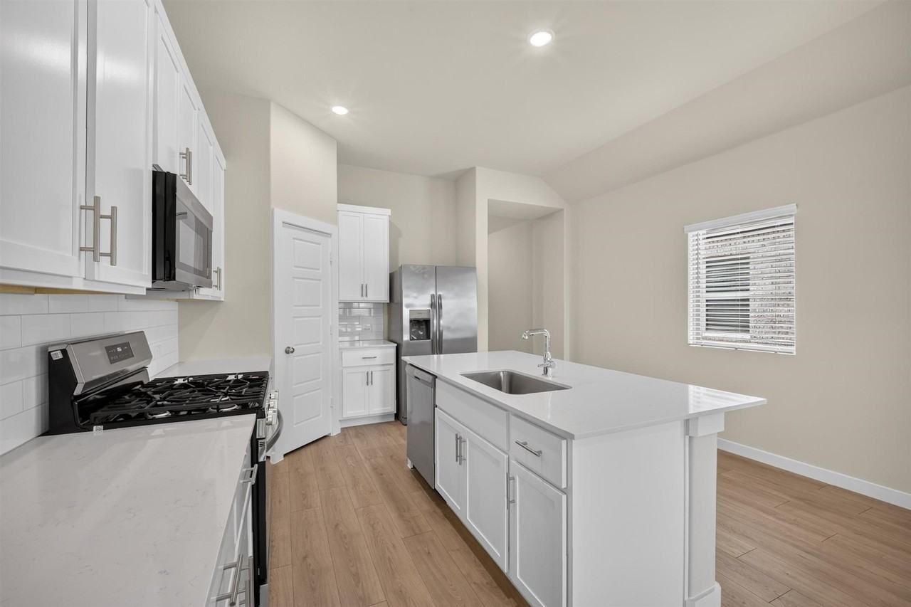 514 Green Grass Dr - Photo 4 of 18