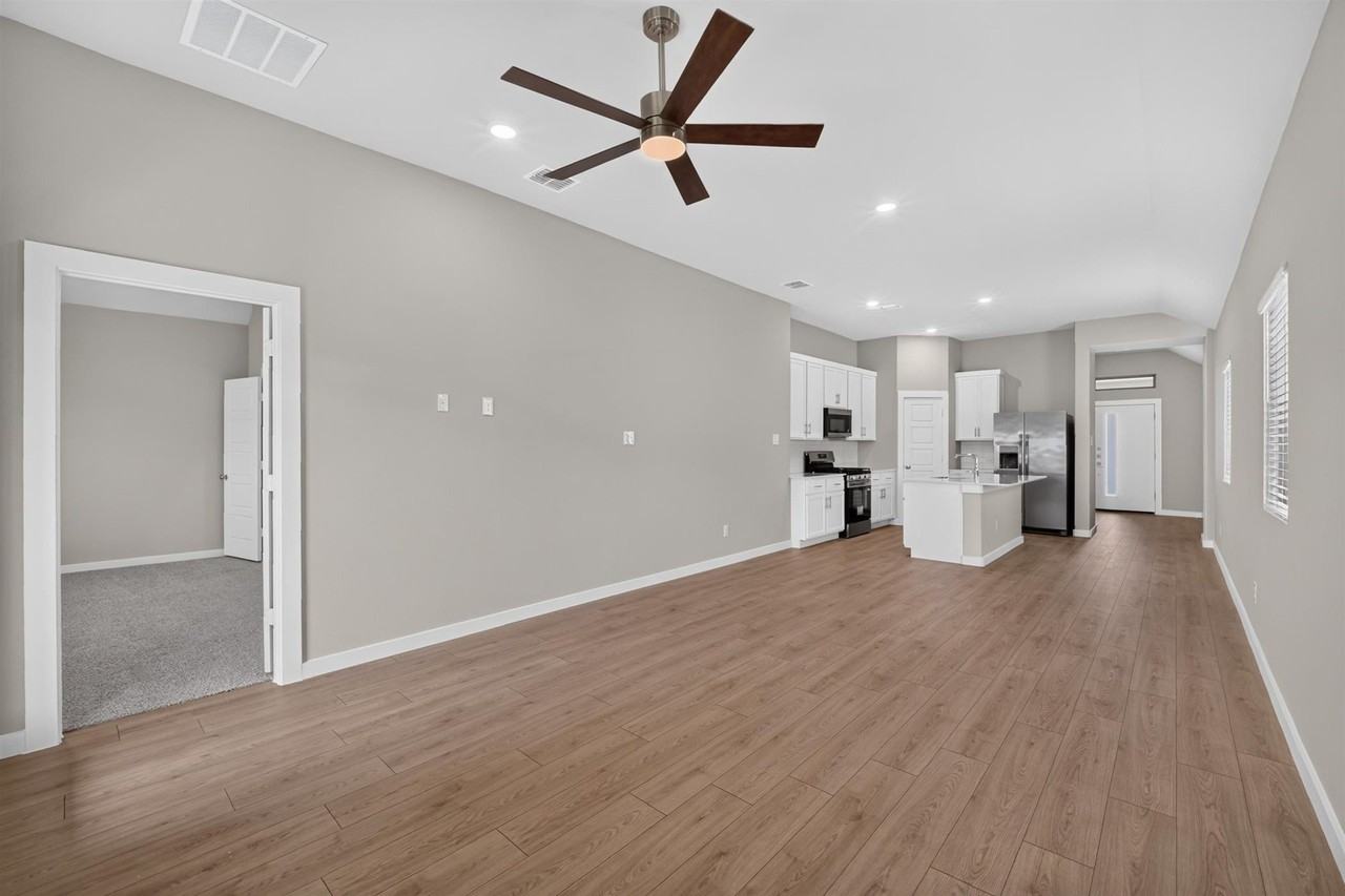 514 Green Grass Dr - Photo 5 of 18