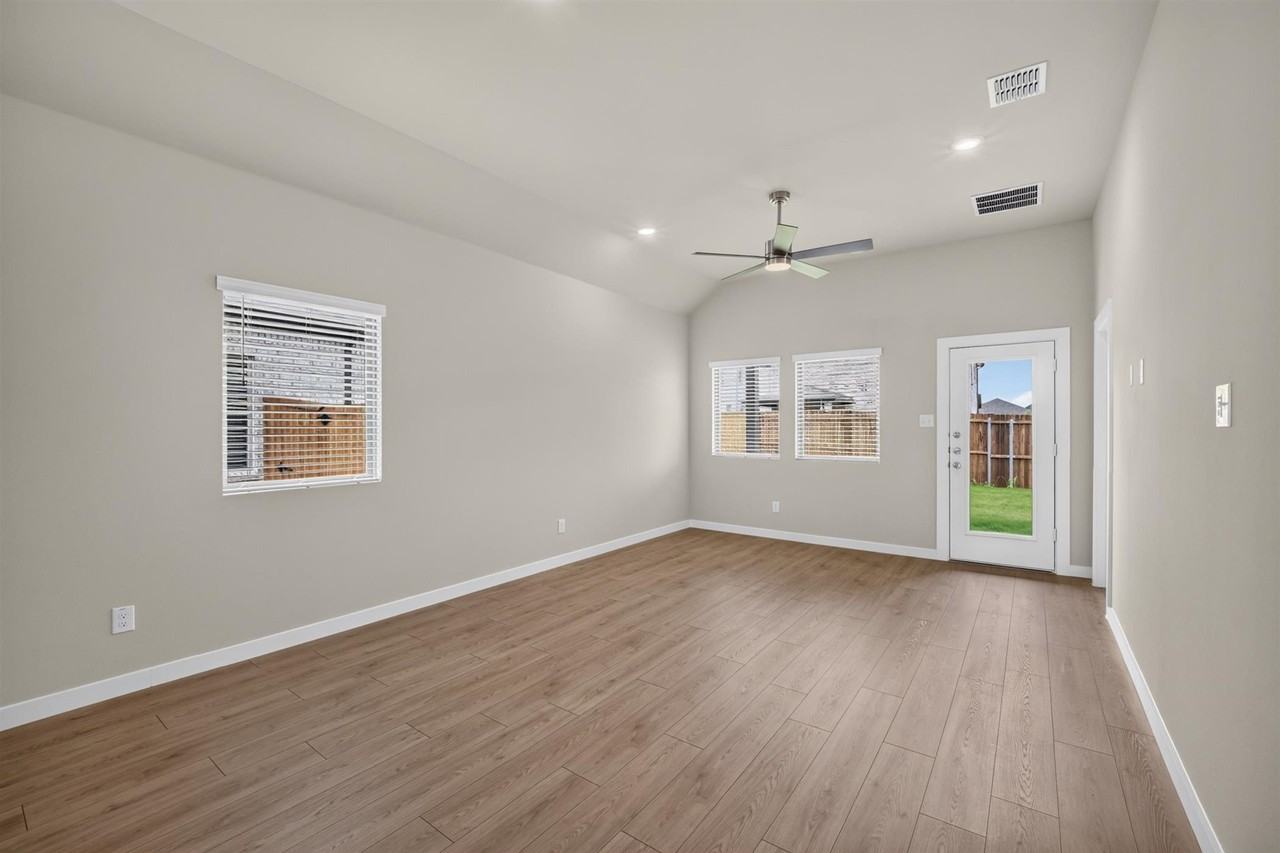 514 Green Grass Dr - Photo 6 of 18