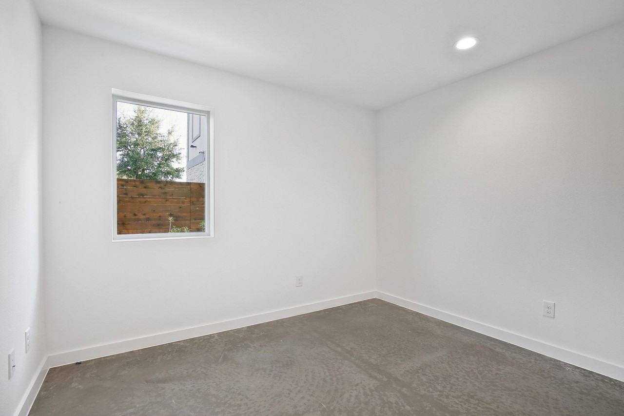 4713 Bryan St #504 - Photo 4 of 36