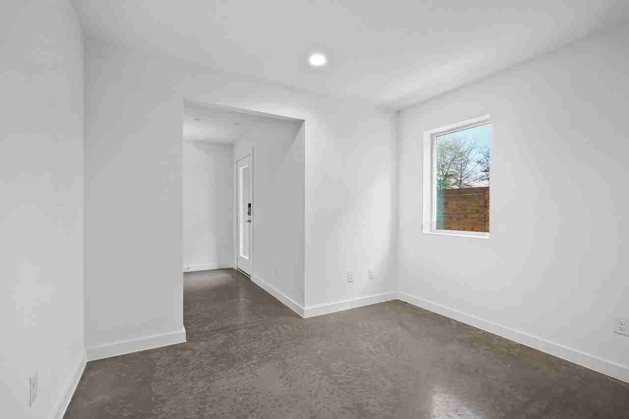 4713 Bryan St #504 - Photo 5 of 36