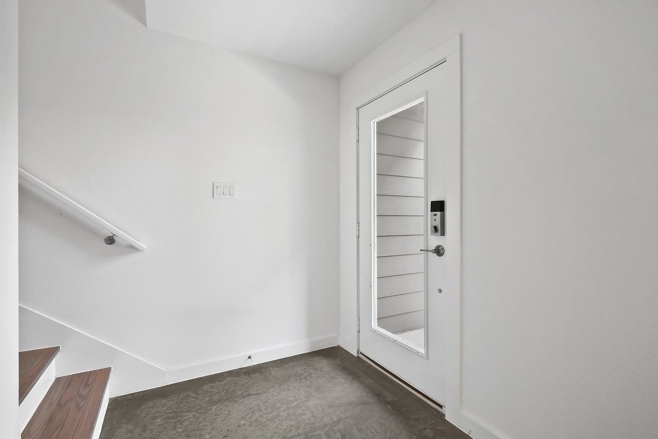4713 Bryan St #504 - Photo 7 of 36