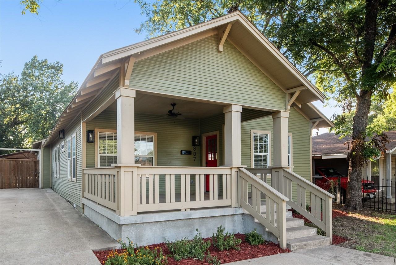 807 Hollywood Ave - Photo 2 of 37