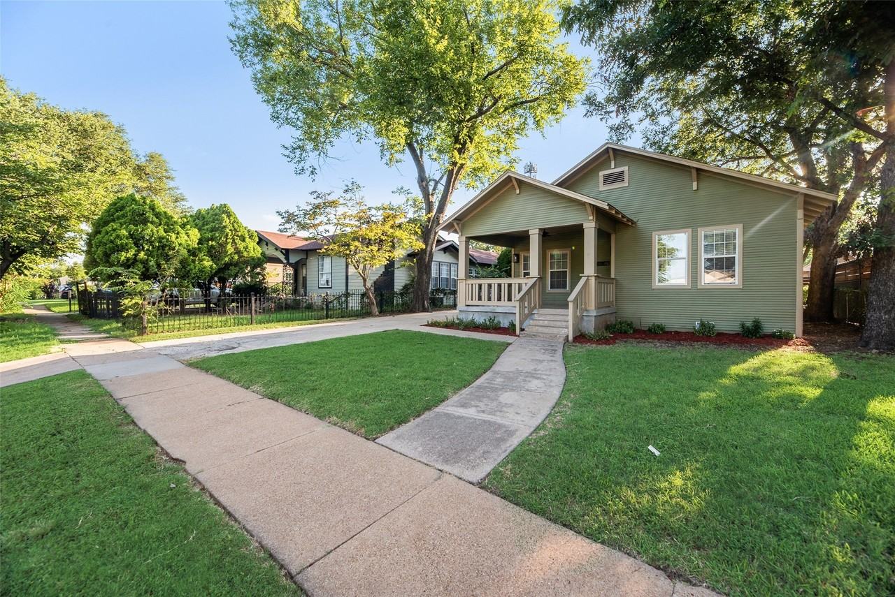 807 Hollywood Ave - Photo 4 of 37