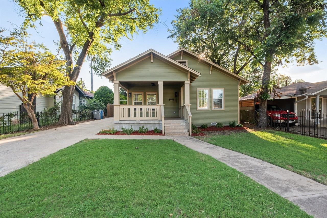 807 Hollywood Ave - Photo 6 of 37