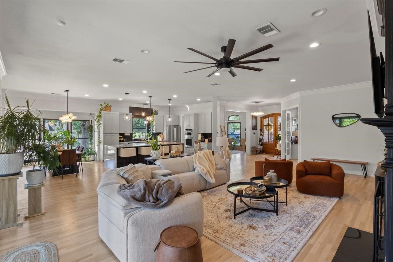 1504 Brook Ln - Photo 6 of 39