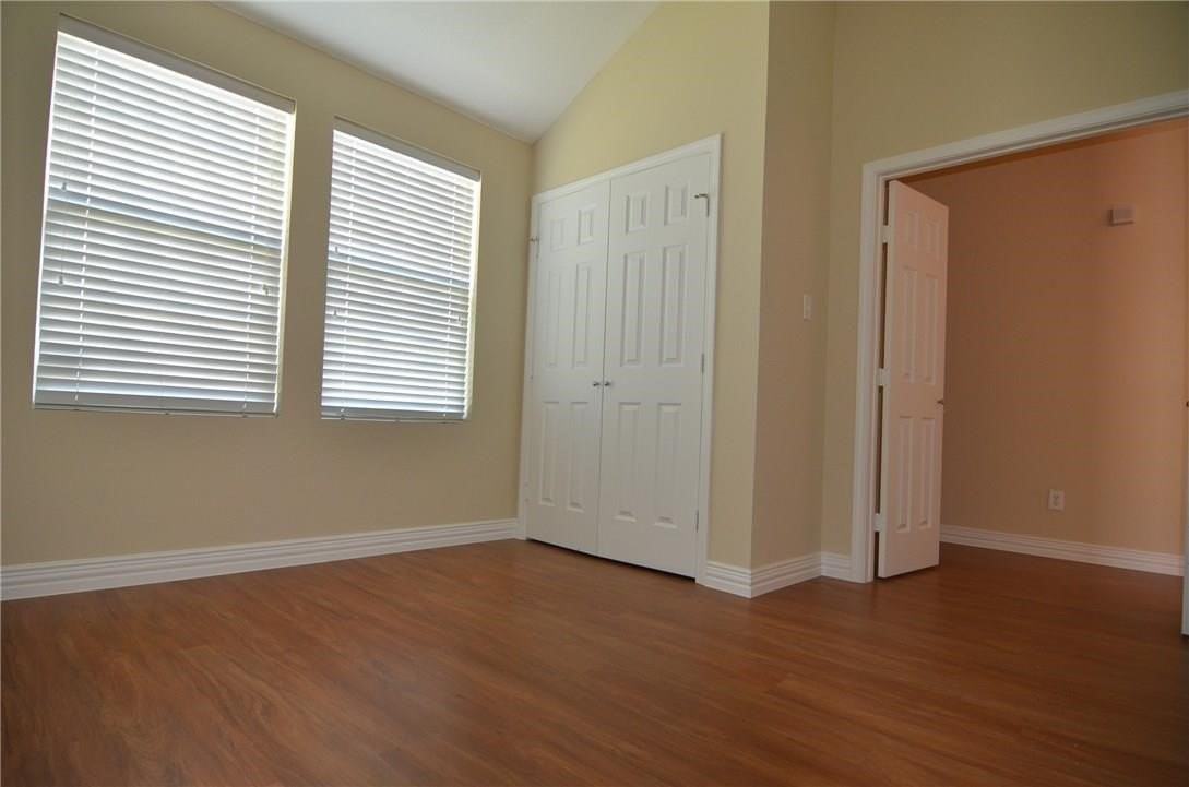 913 Fleming St - Photo 3 of 16