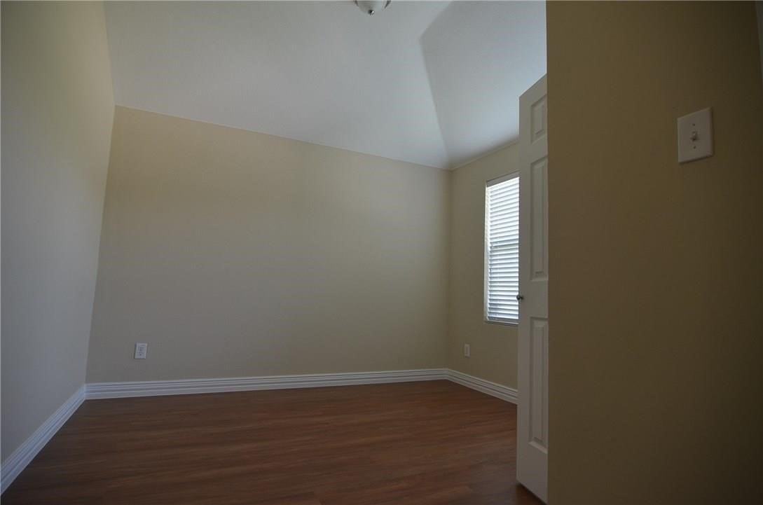 913 Fleming St - Photo 4 of 16