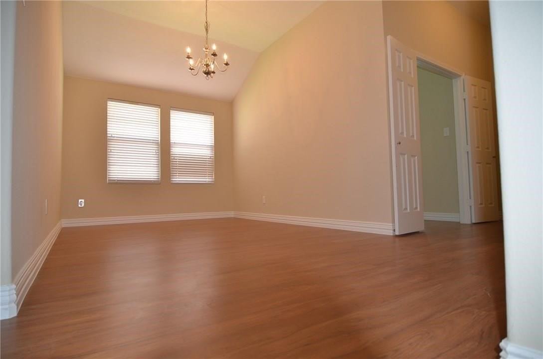 913 Fleming St - Photo 6 of 16