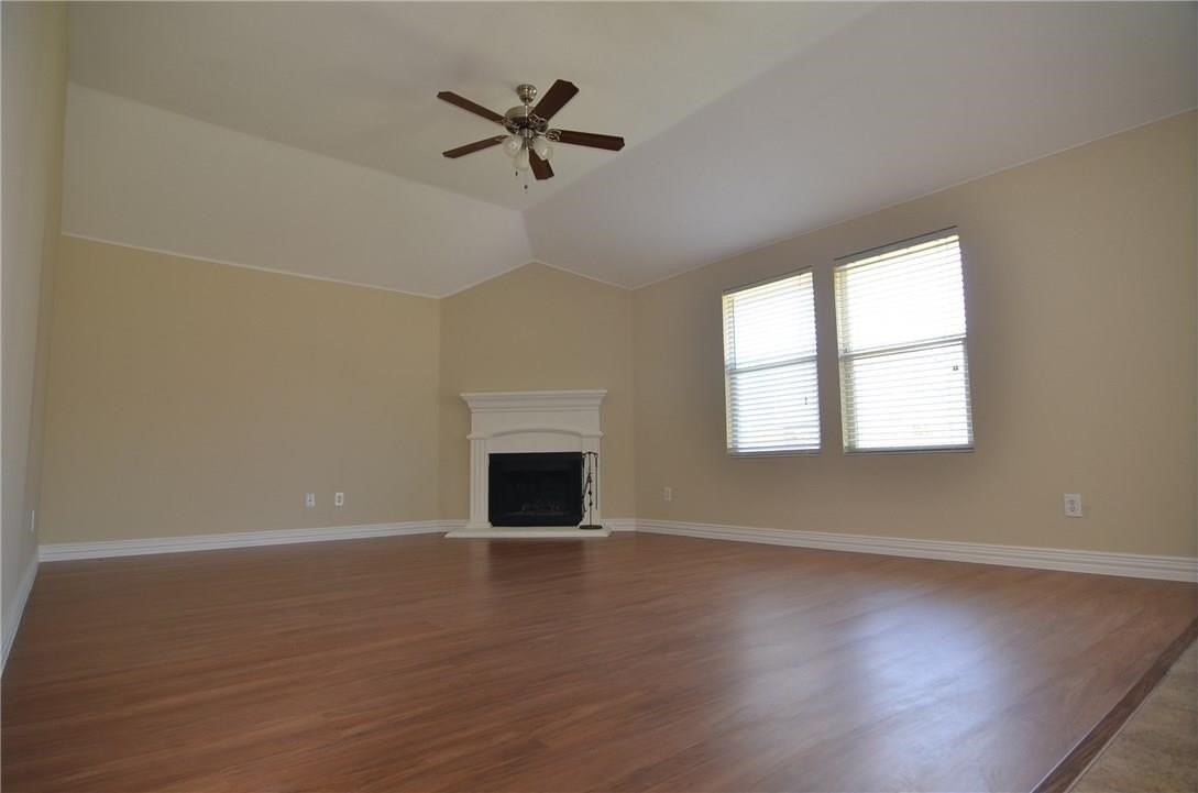 913 Fleming St - Photo 7 of 16