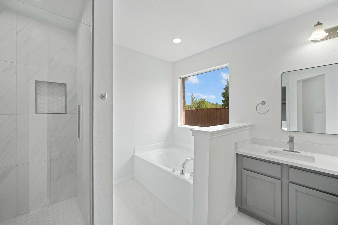 2130 Harvester Dr - Photo 2 of 35