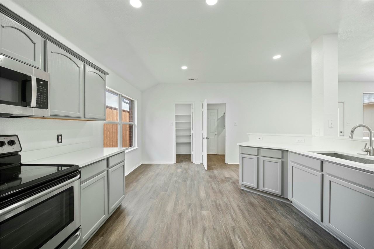 2130 Harvester Dr - Photo 3 of 35