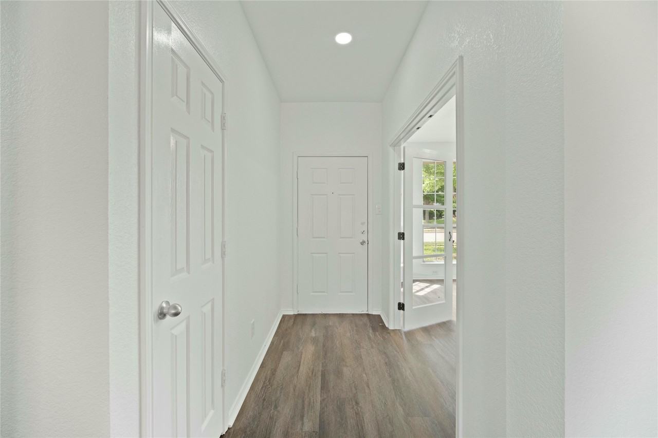 2130 Harvester Dr - Photo 6 of 35