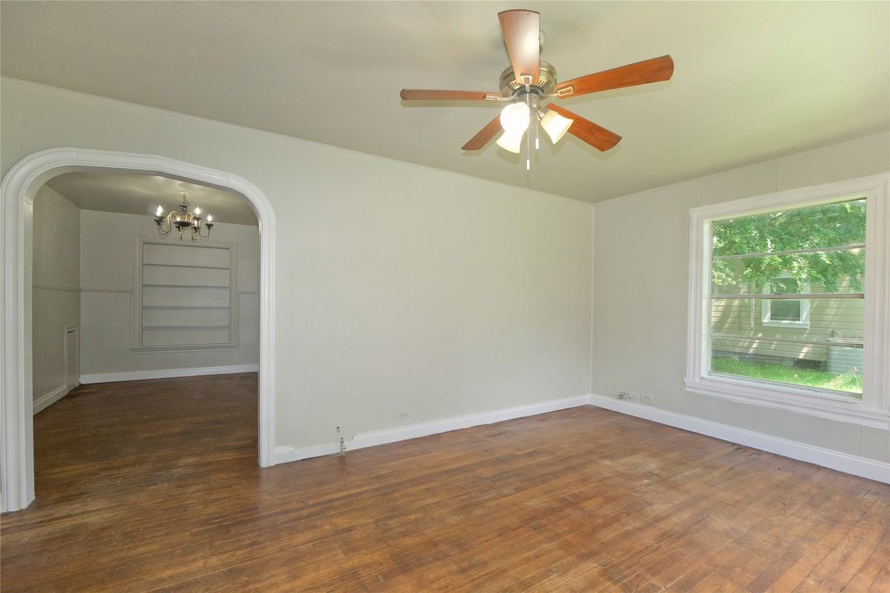 901 N Howeth St - Photo 7 of 24