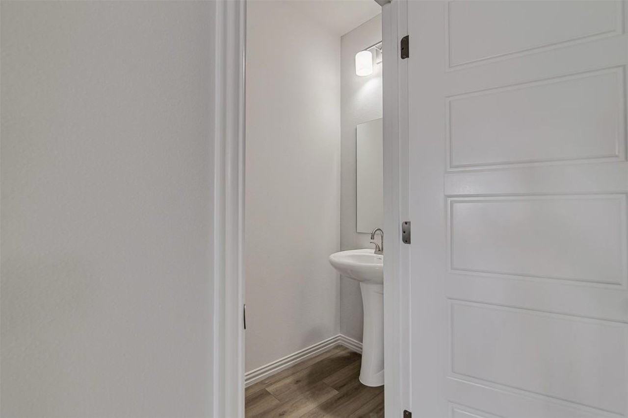 1136 E Broadway Ave #1138 - Photo 5 of 16