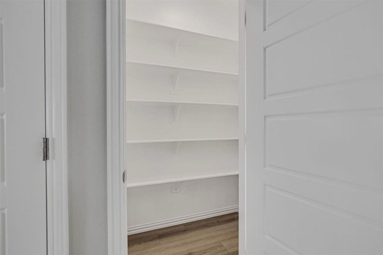 1136 E Broadway Ave #1138 - Photo 6 of 16