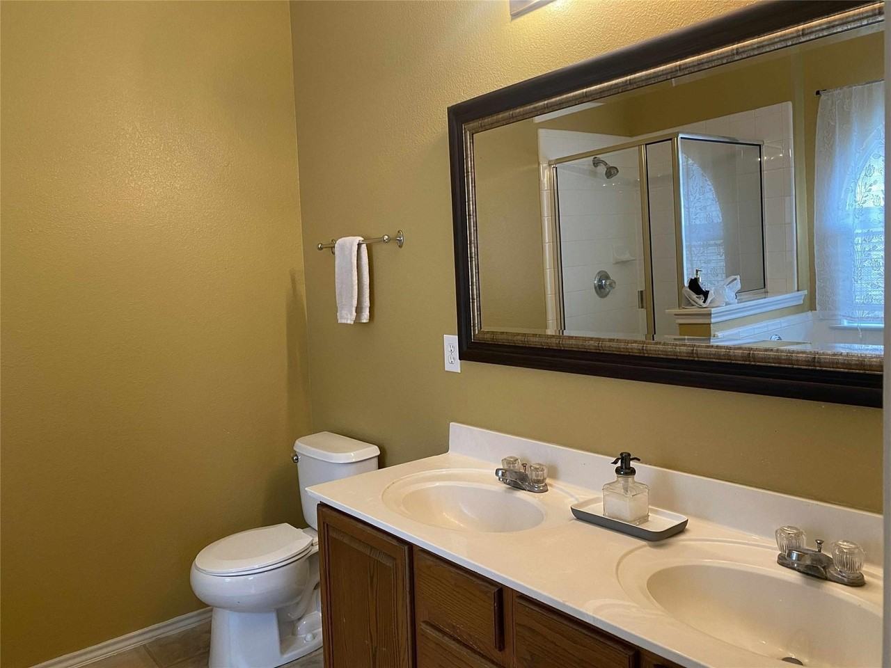 209 Moonlight Dr - Photo 4 of 13