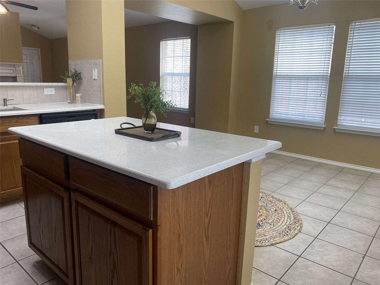 209 Moonlight Dr - Photo 5 of 13