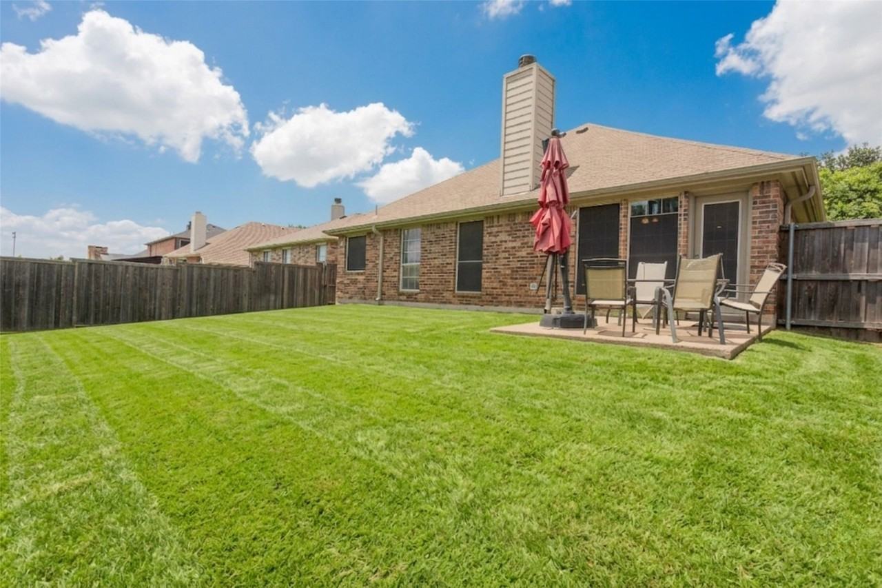 1429 Tree Top Dr - Photo 3 of 16