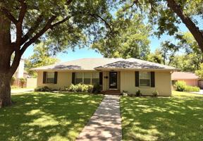 featured image of 817 Rivercrest Dr