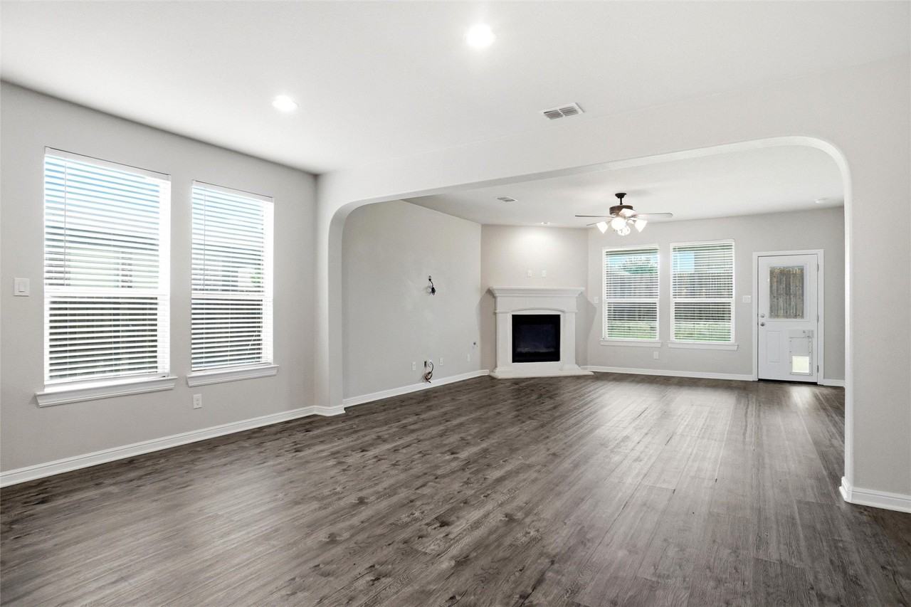 525 Lindisfarne Ln - Photo 7 of 19