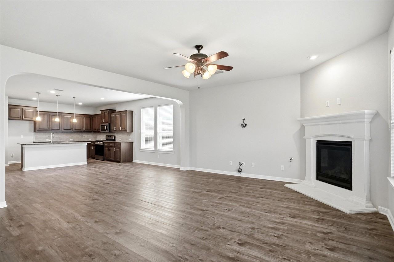 525 Lindisfarne Ln - Photo 5 of 19