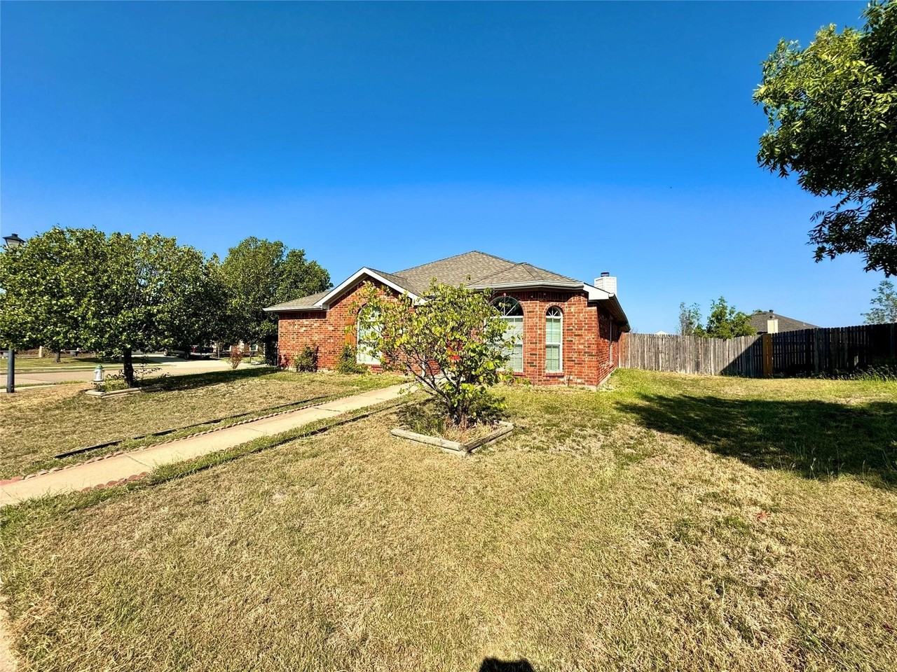 1425 Teal Way - Photo 2 of 18