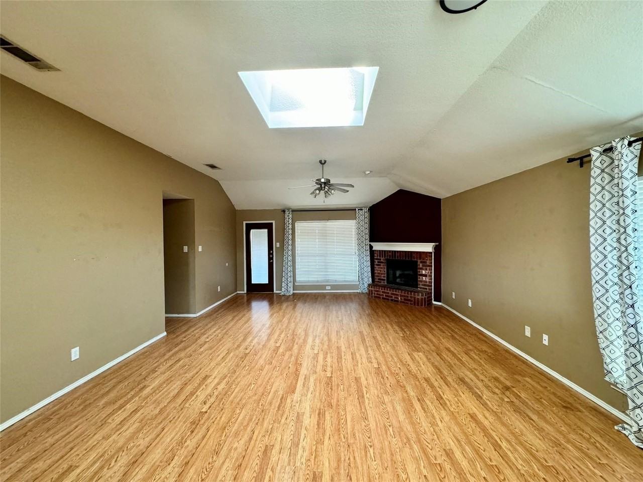 1425 Teal Way - Photo 6 of 18