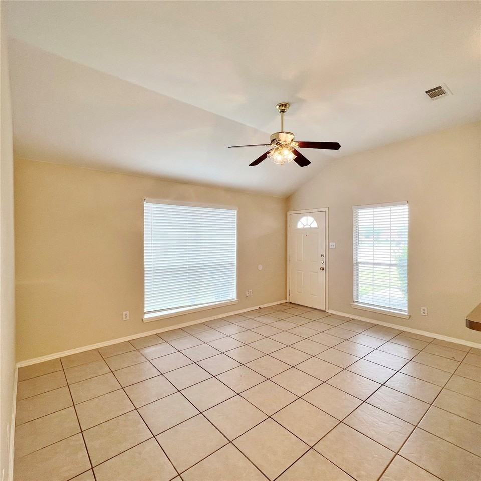 7811 Novella Dr - Photo 3 of 13