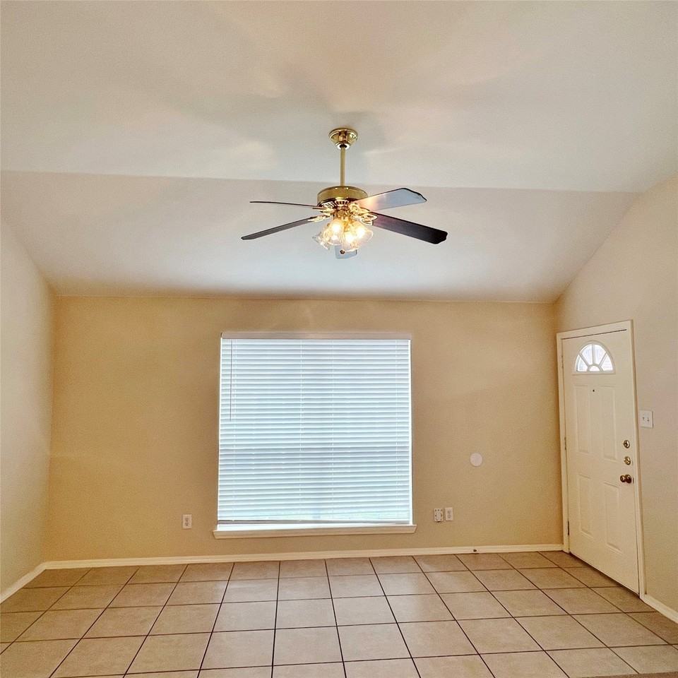7811 Novella Dr - Photo 4 of 13