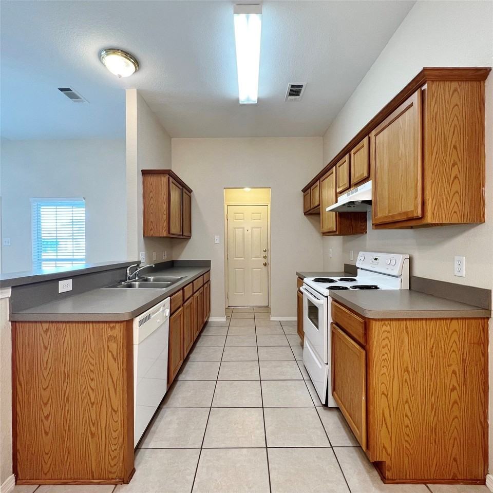 7811 Novella Dr - Photo 5 of 13