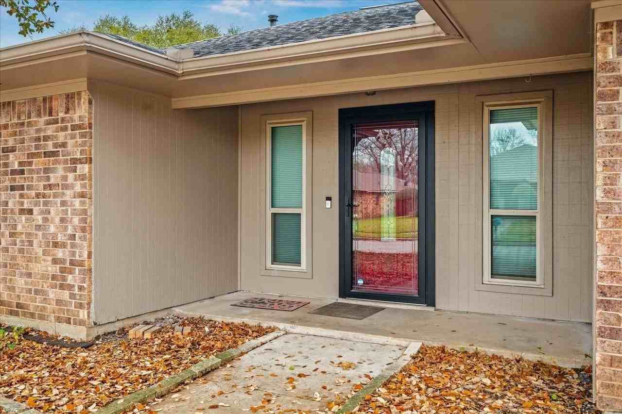 311 Gwendola Dr - Photo 4 of 18