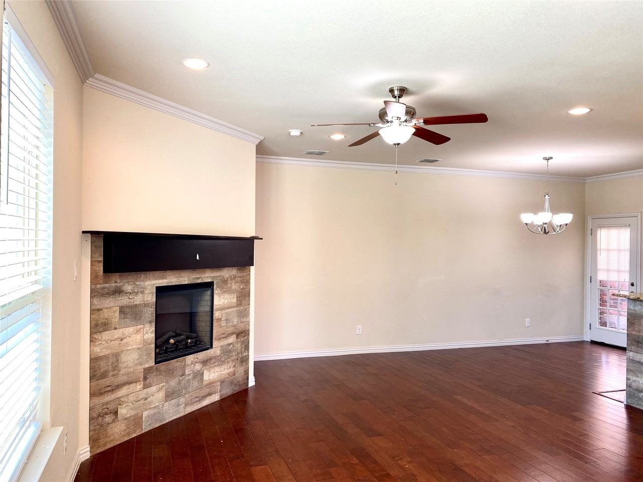 621 Fleming St - Photo 5 of 28