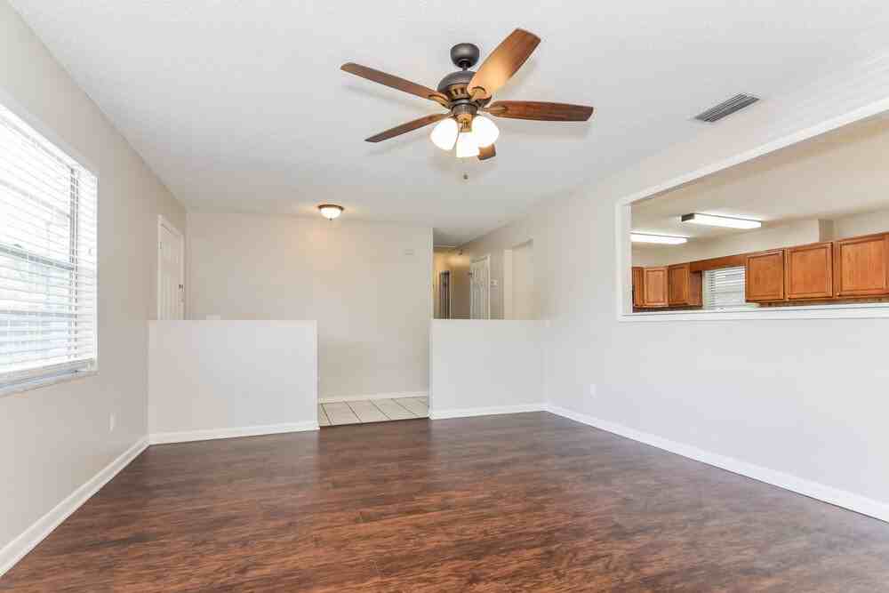 110 7th Jpv St - Photo 3 of 16