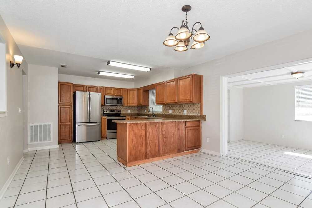 110 7th Jpv St - Photo 4 of 16