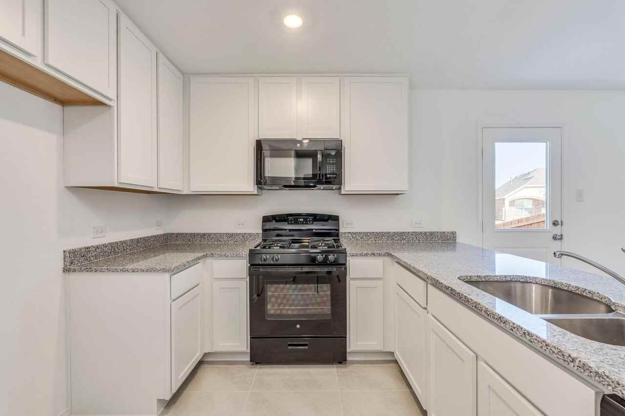 3605 Flicker Ln - Photo 2 of 30