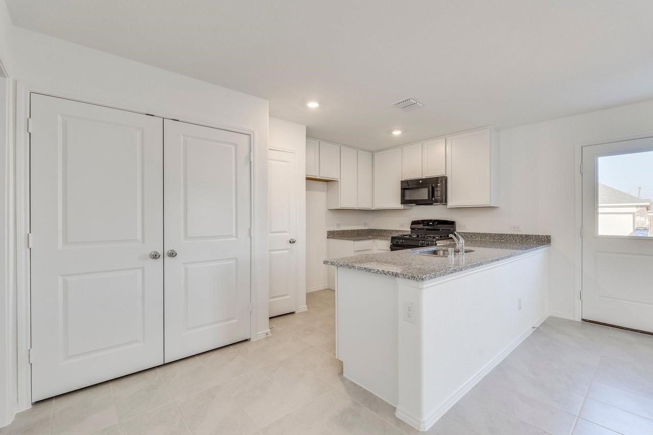 3605 Flicker Ln - Photo 5 of 30