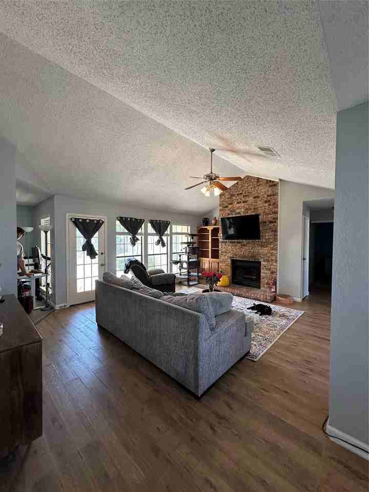 884 Bitternut Dr - Photo 3 of 10