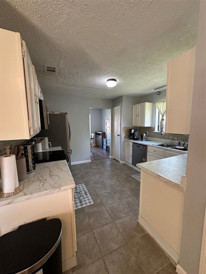 884 Bitternut Dr - Photo 4 of 10